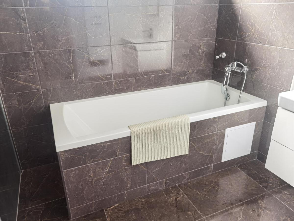 Sunset House Piestany Cervena Veza Apartment Banka Екстериор снимка
